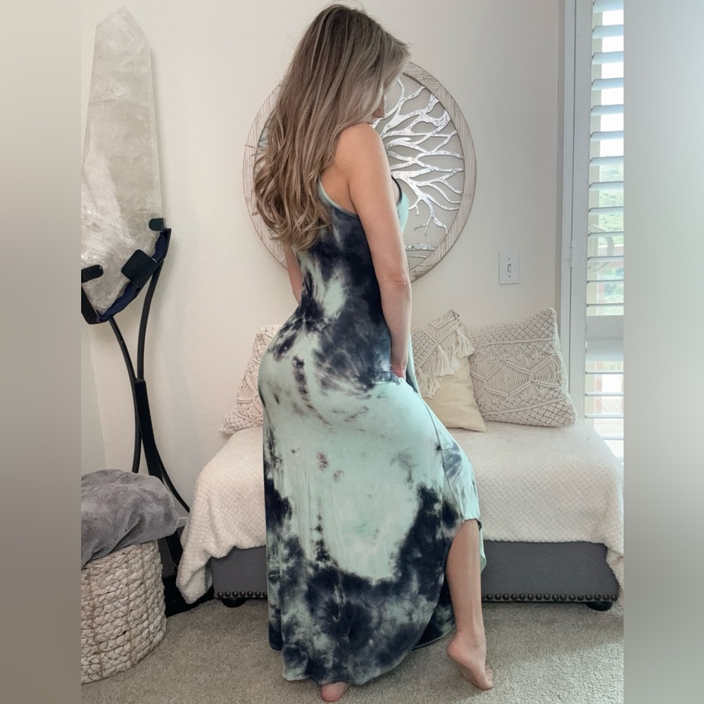 FINAL TOUCH (NWOT) Small Maxi Dress with Leg Slit. Blue Tie Dye